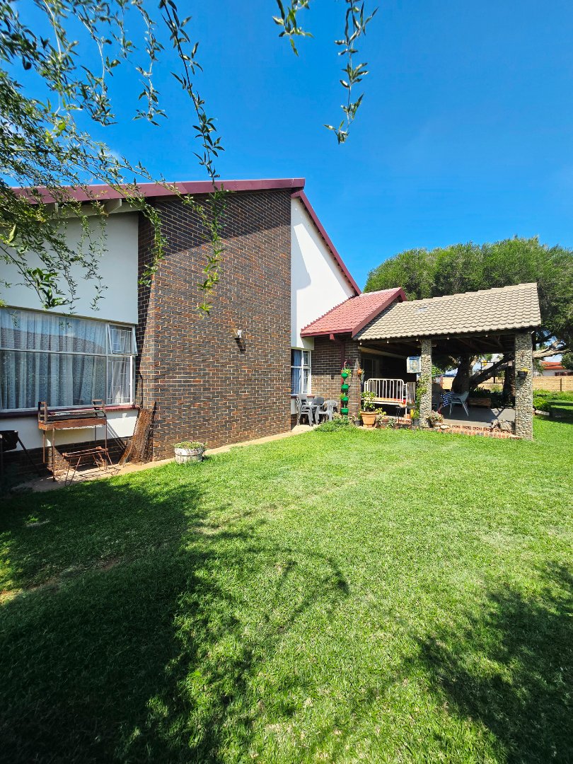 4 Bedroom Property for Sale in Stilfontein Ext 4 North West